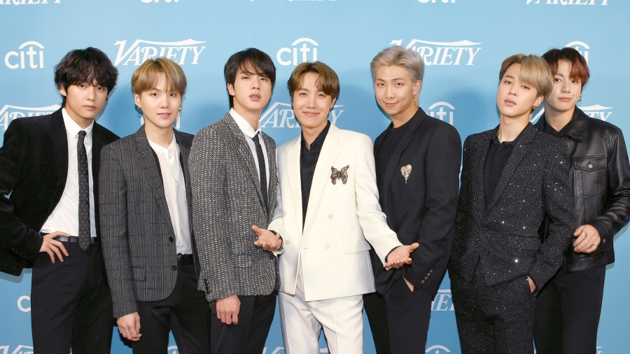 BTS防弹少年团隶属Big Hit娱乐经纪公司旗下，为Big Hit娱乐第一个独立制作培养的团体。(图片来源：Jon Kopaloff/Getty Images) 