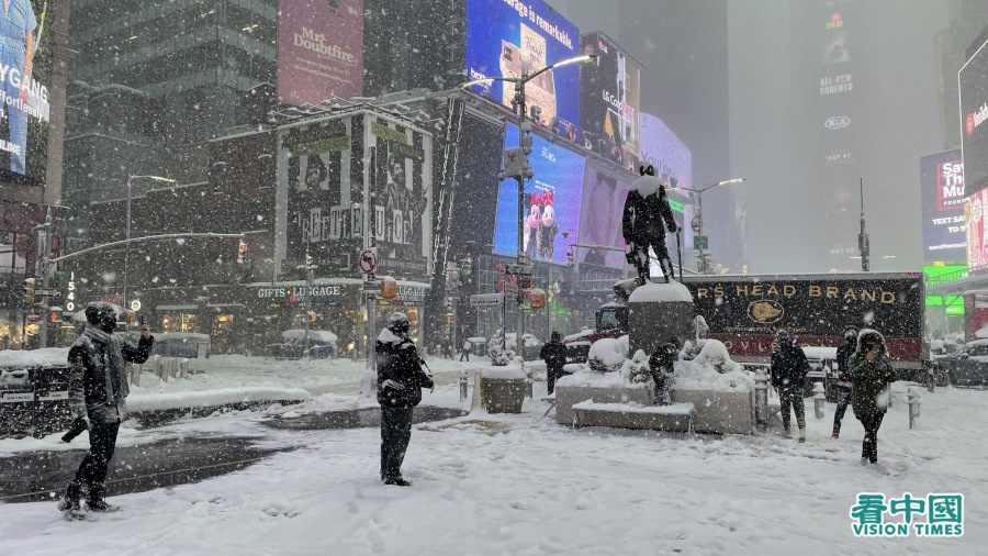 暴风雪袭击美国多个城市,纽约宣布进入紧急状态。图为2月1日的纽约街头。(以下图片均來源:天琴/看中国)