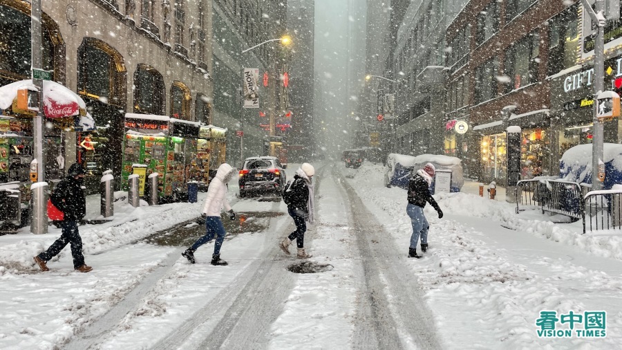 暴风雪袭击美国多个城市,纽约宣布进入紧急状态。图为2月1日的纽约街头。(以下图片均來源:天琴/看中国)