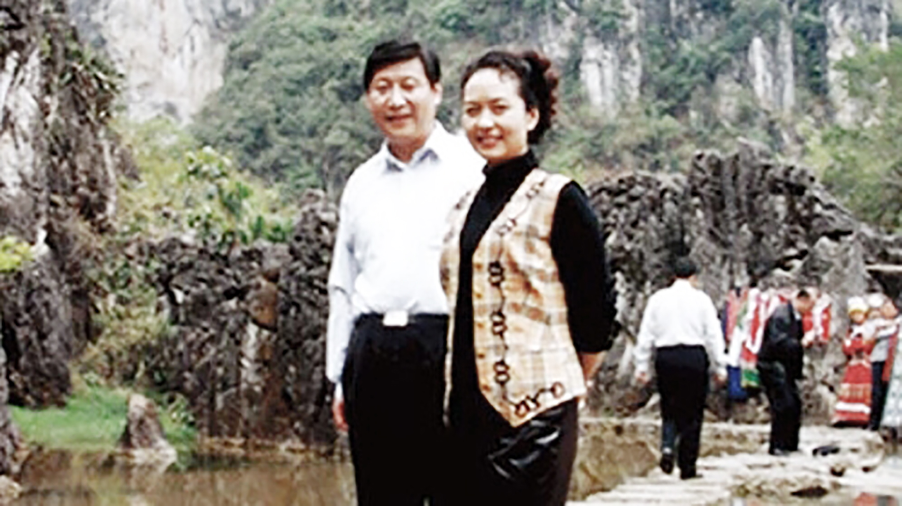 彭丽媛与习近平 鲜为人知的黑色童年