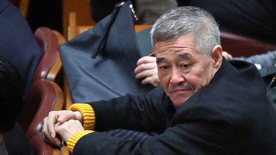 因与薄熙来关系密切，赵本山在中共十八大之后就遭受北京当局政治冷遇。