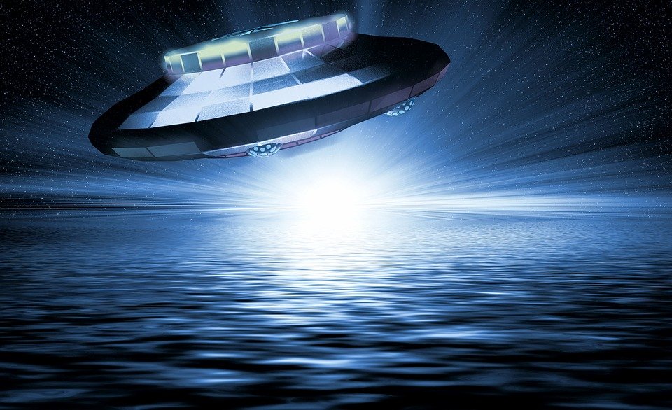 美德州上空现UFO  百人目击  社媒热议 (组图)
