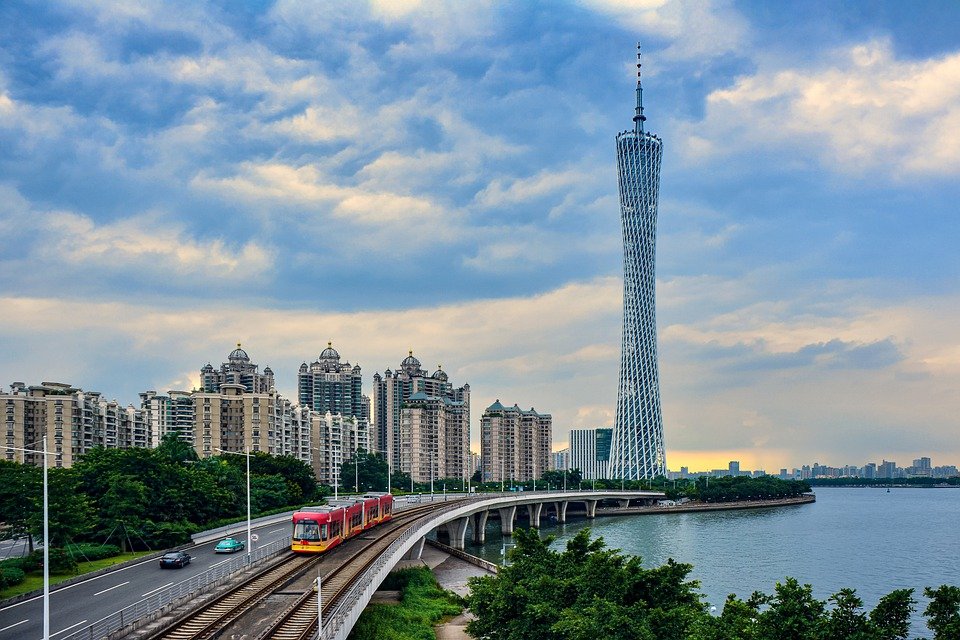 多地围剿炒房人  网友称官才是房地产真正受益者 (图)