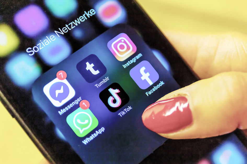 WhatsApp 新隐私协议生效 / 个人隐私或被泄露