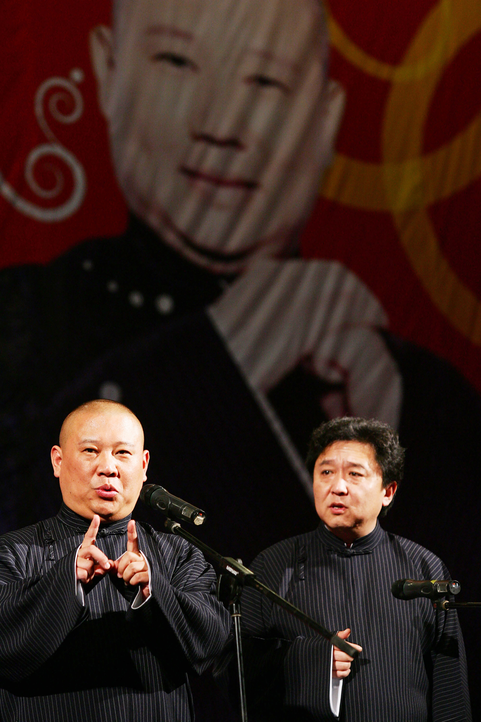 德云社的郭德纲(左)与于谦(右)(China Photos/Getty Images)