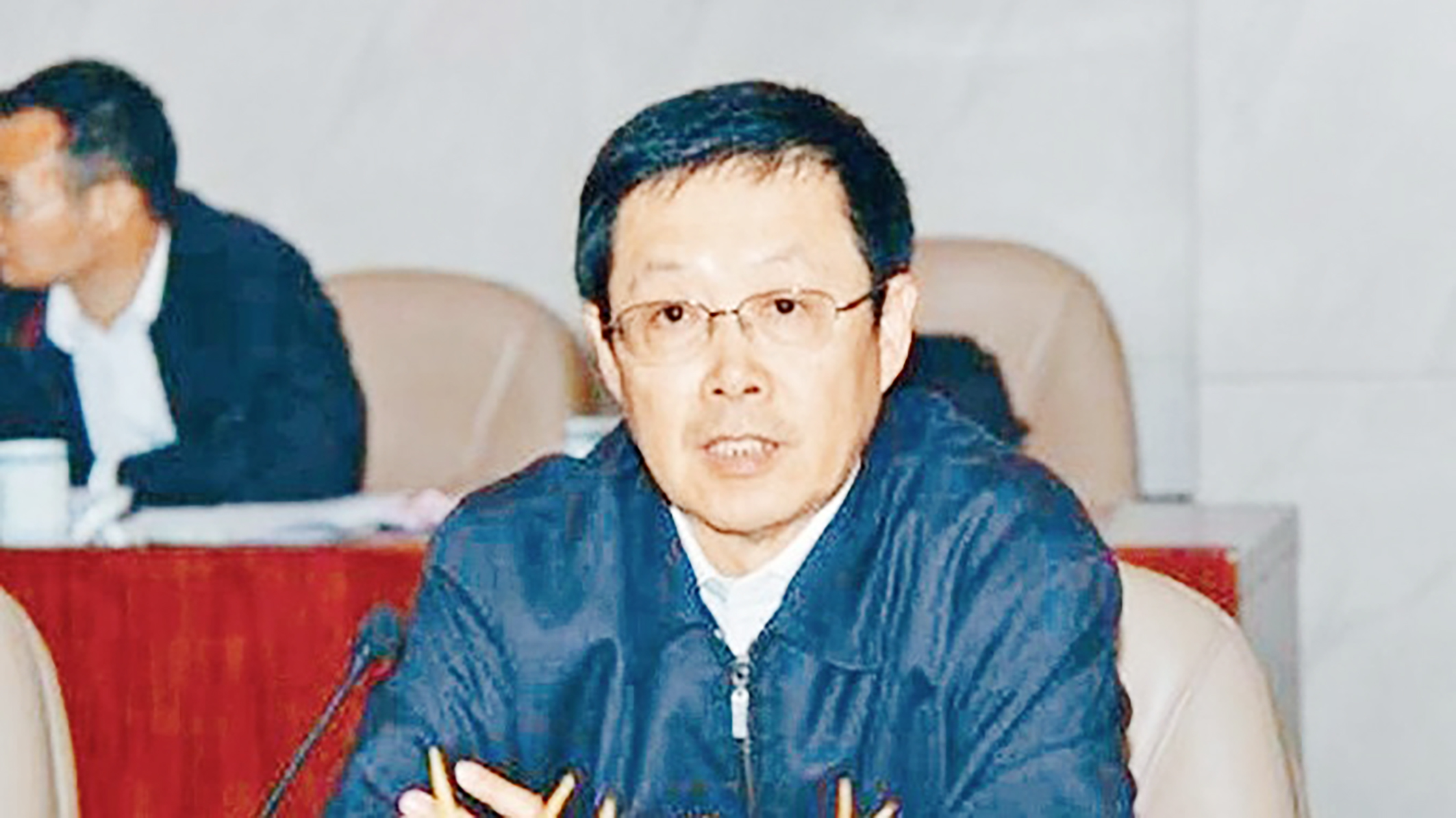 董宏