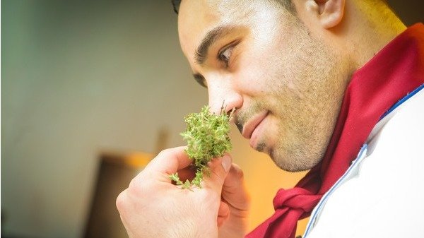 英国专家表示,长期嗅觉丧失的COVID-19患者,有4成机率会出现“嗅觉倒错”的症状。(图片来源:公有领域 Pixabay)