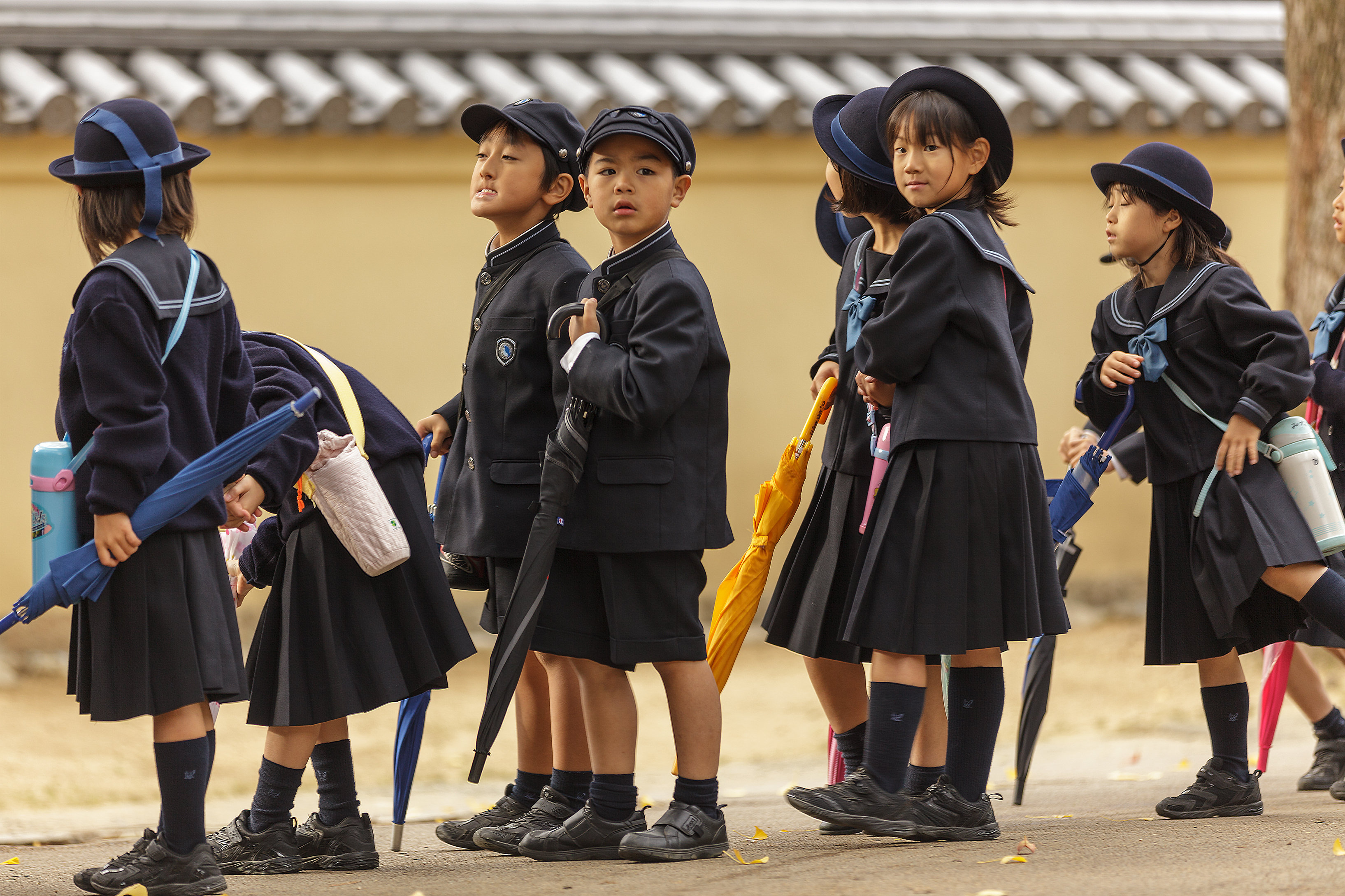 日本奈良,刚刚放学的小学生。(123RF)