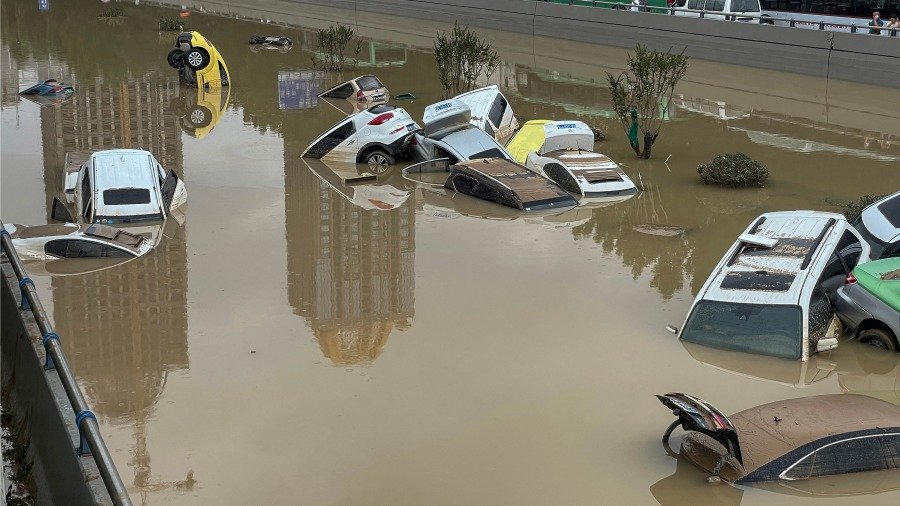 2021年7月21日,河南郑州水灾场景。(图片来源:STR/AFP via Getty Images)
