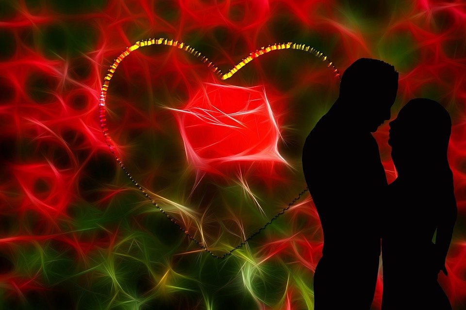 女人疑惑地睁开眼,她惊呆了 — — 家里堆满了玫瑰花瓣!(图片来源:Pixabay)
