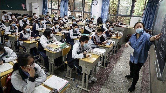 据财新报导,中国教培相关从业者或达百万左右。(图片来源:STR/AFP via Getty Images)