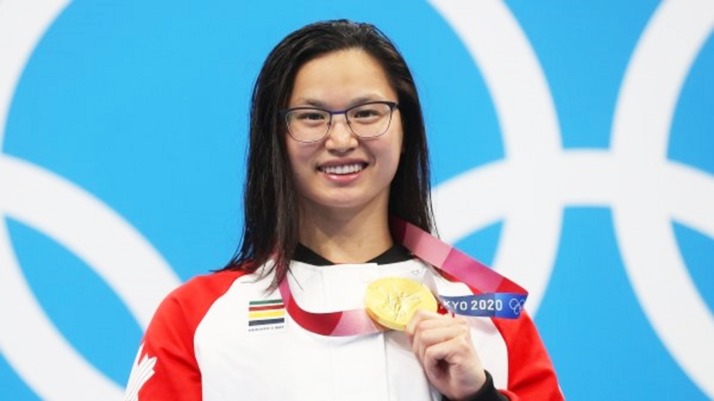 21岁的华裔泳将玛姬•麦克尼尔在本届东奥100米蝶泳决赛中,帮加拿大摘得首枚金牌。(Clive Rose/Getty Images)