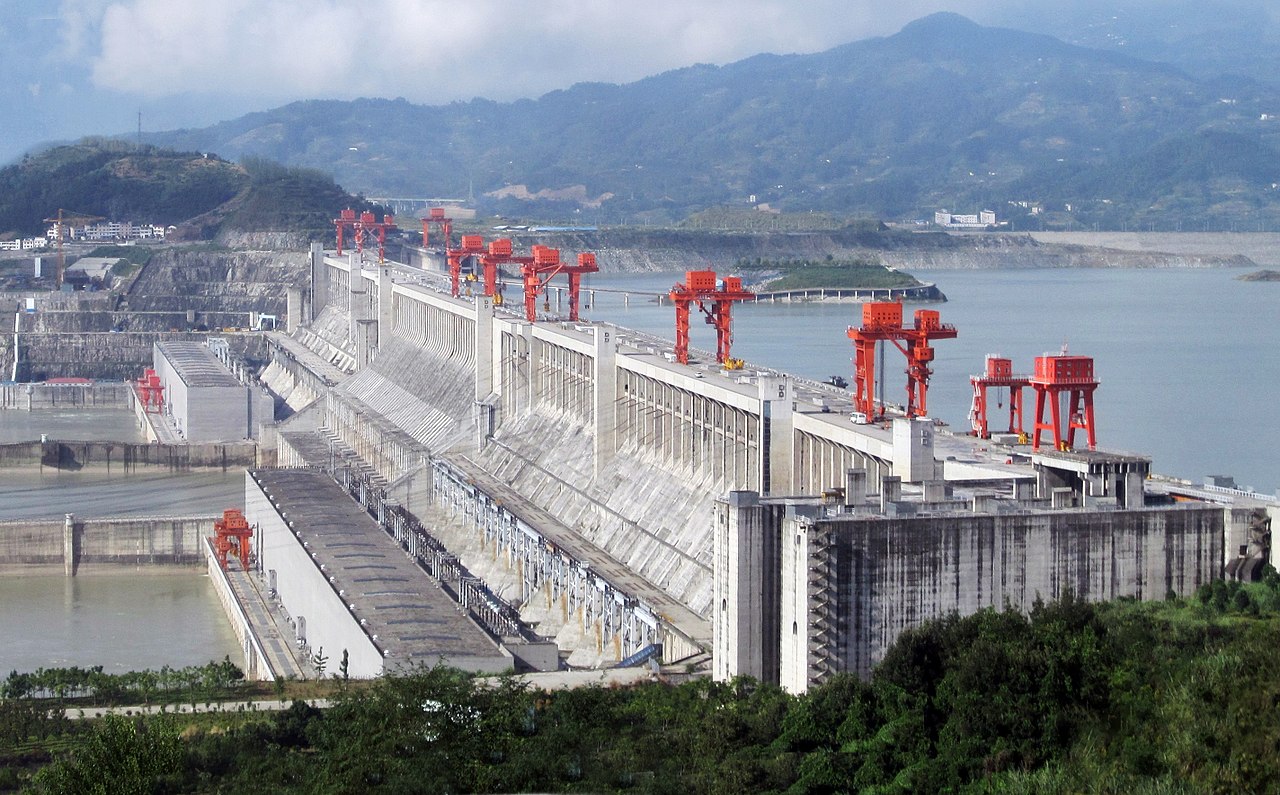 海陆空立体保卫三峡条例将重庆排除在保卫工作外,此举凸显了三峡工程的一大隐患。图为三峡大坝。(图片来源:维基百科)