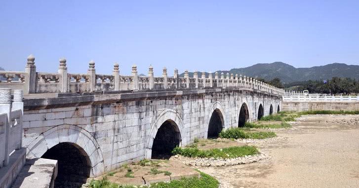 位于清东陵顺治皇帝的陵区的 “ 七孔五音桥 ”。(图片来源:翻摂网图)