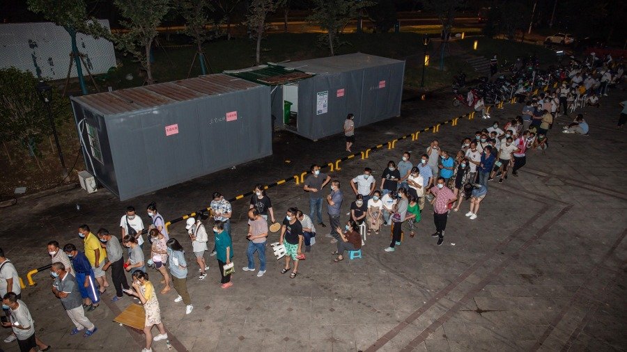 大陆疫情形势堪忧,昨日再添本土确诊38例,北京、内蒙、甘肃等地确诊病例增多,北京自驾团5人全“中招”。(图片来源:Getty Images)