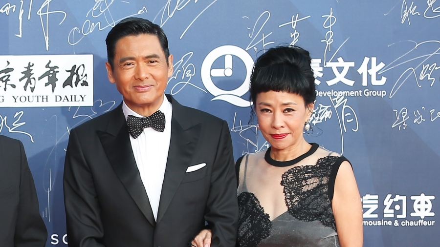周润发和他的妻子陈荟莲(图片来源:STR/AFP via Getty Images)