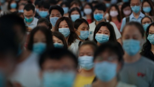 上海疫情堪忧,至少6家医院关闭,跨省旅游暂停,涉及多地及两所大学。(图片来源:Getty Images)