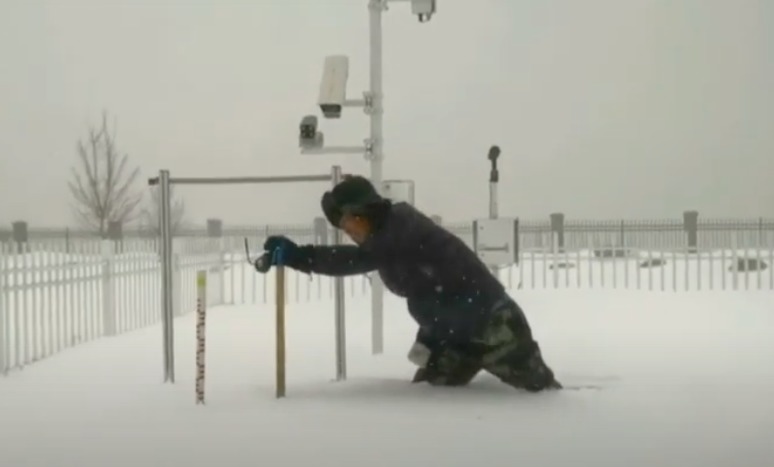 内蒙古多地降雪破70年极值!(图片来源:视频截图)