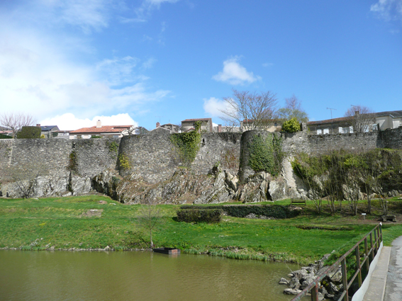 武旺镇的古城墙(BrettGdF/Wikimedia/CC BY-SA 3.0)