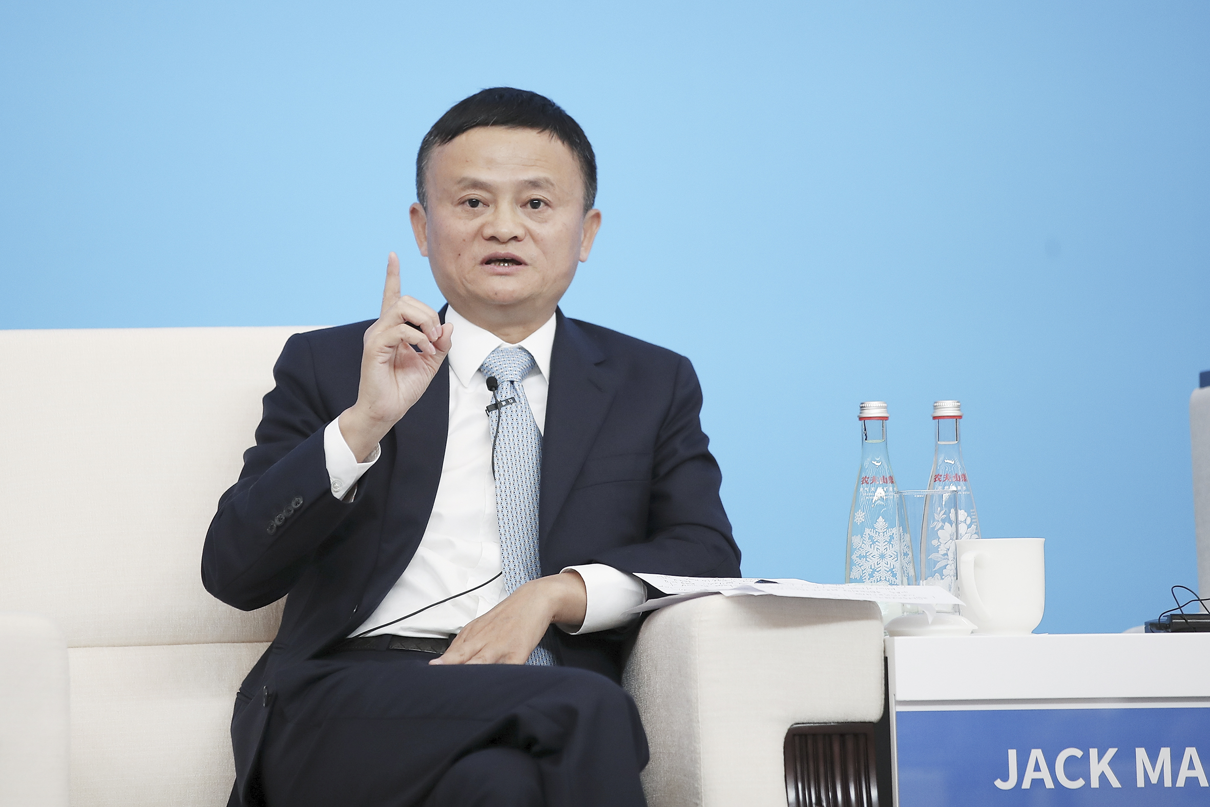 消失2个多月后 马云现身海南