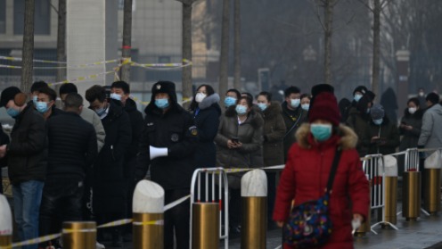 西安烧到1451病例 民众买粮挨打 官员家菜类丰富 (组图/视频)