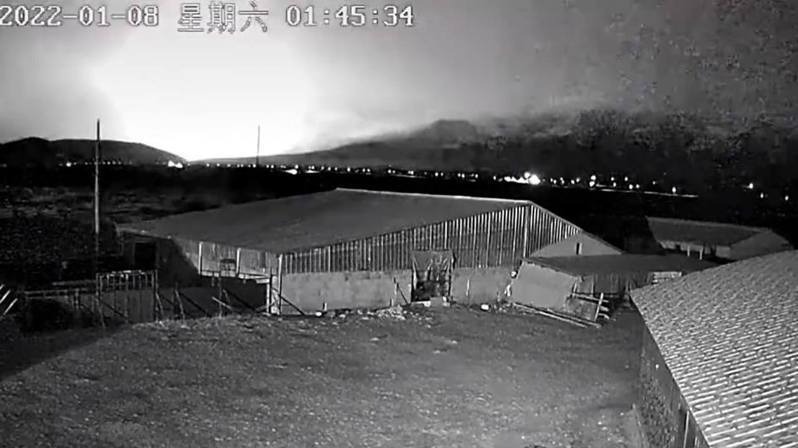 青海地震前1秒闪 “ 神秘强光 ” 犹如导弹击中  震撼画面流出 (图/视频)