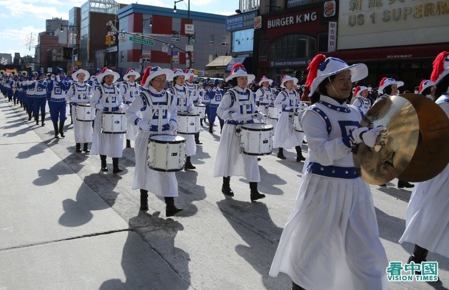 2022年2月5日,在美国纽约最大的华人社区法拉盛,举办了中国新年虎年大游行(看中国摄影图:柳笛)