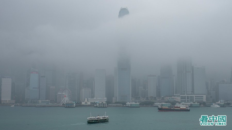 迷雾中的香港维港景色(图片来源:庞大卫/看中国)