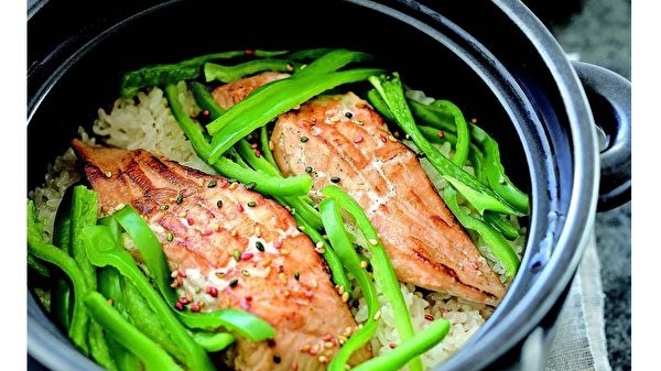 一锅一餐  省时美味的鲑鱼锅饭  (组图)