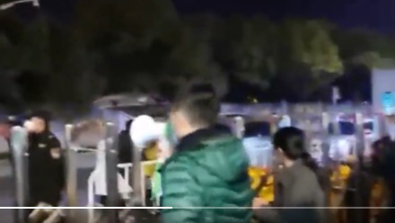 上海隔离与病例混住  市民绝望喊 “ 我们要活命 ”  (图/视频)
