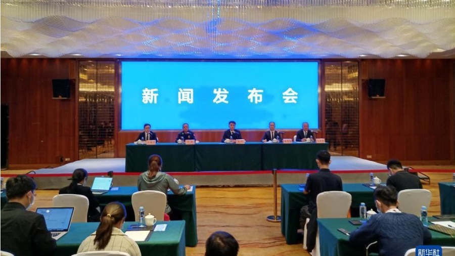 东航空难记者会董事长全程读稿挨轰  胡锡进急救场？(视频/图)