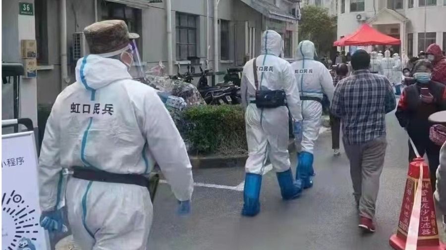 有消息传出,大陆民间已经开始调动“民兵”,作为协助封控的工作人员。(图片来源:微博)