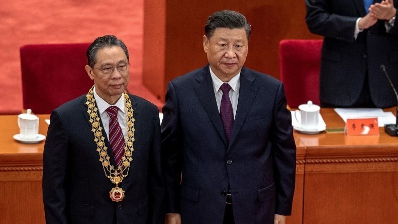2020年9月8日,习近平和钟南山抗疫表彰时的合影。