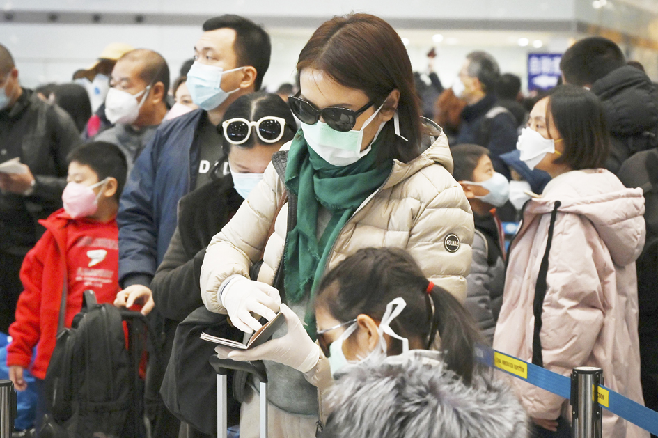 北京阻逃离潮 传剪护照、绿卡