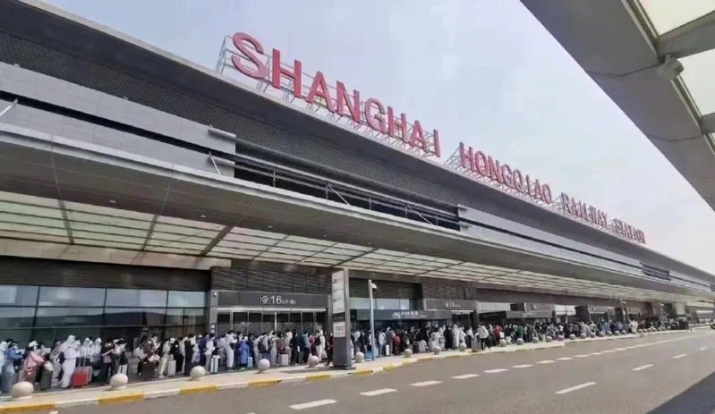 上海清零爆“逃离潮”,离沪困难重重“三个条件缺一不可”。(图片来源:微博)