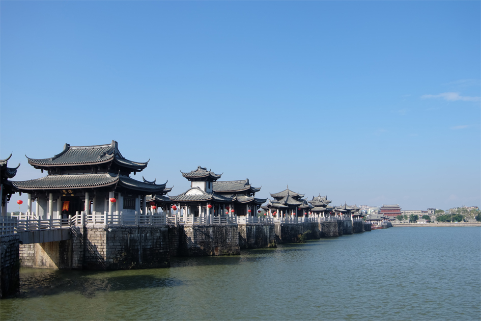 中国著名古桥之四 / 世界首座启闭式浮桥——广济桥
