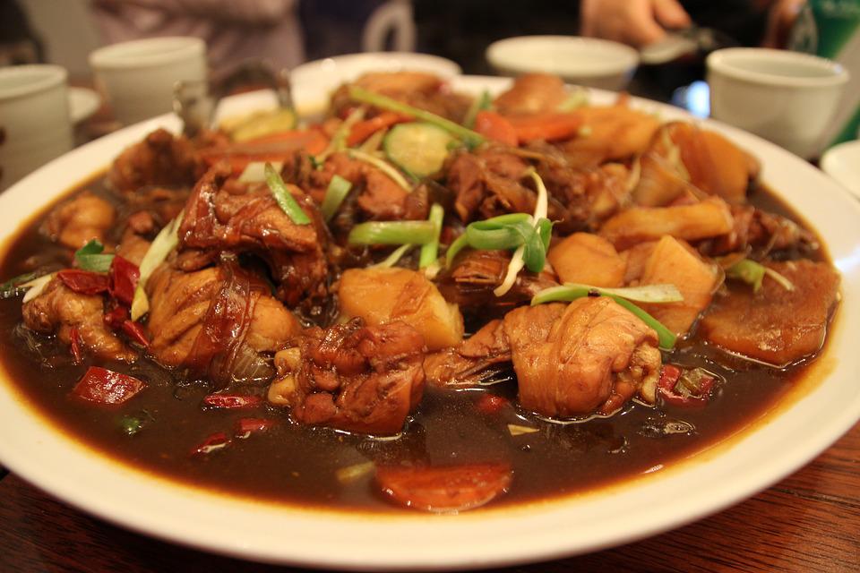 煮鸡 （图片来源：Pixabay）
