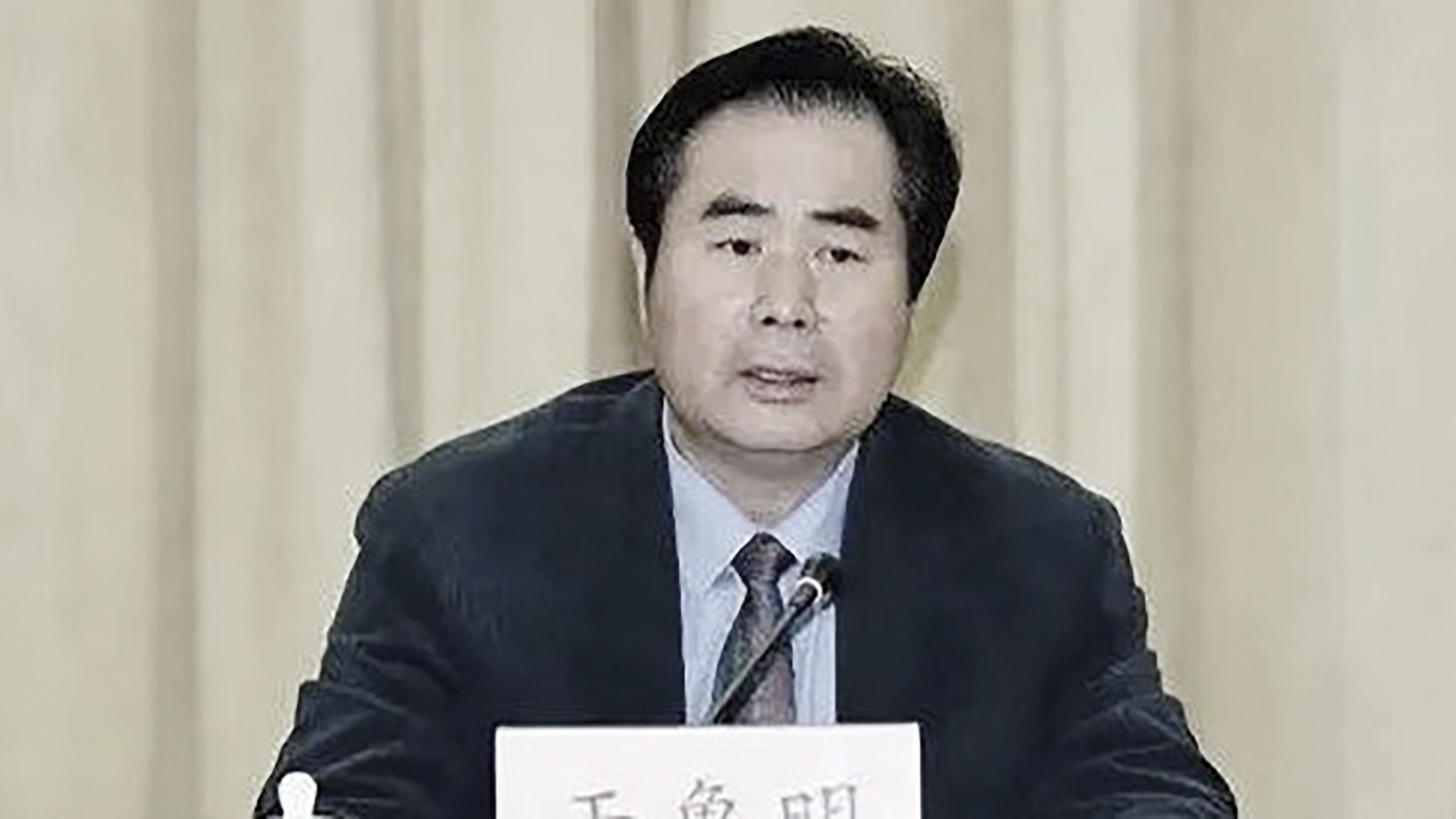 于鲁明
