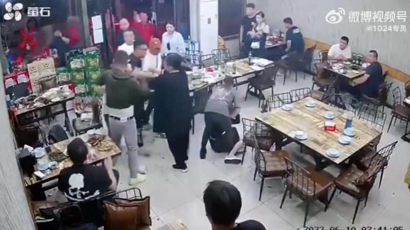 恶男殴女后 “ 抖音庆生 ” 民间起底嫌犯  唐山黑帮再受瞩目 (视频/图)