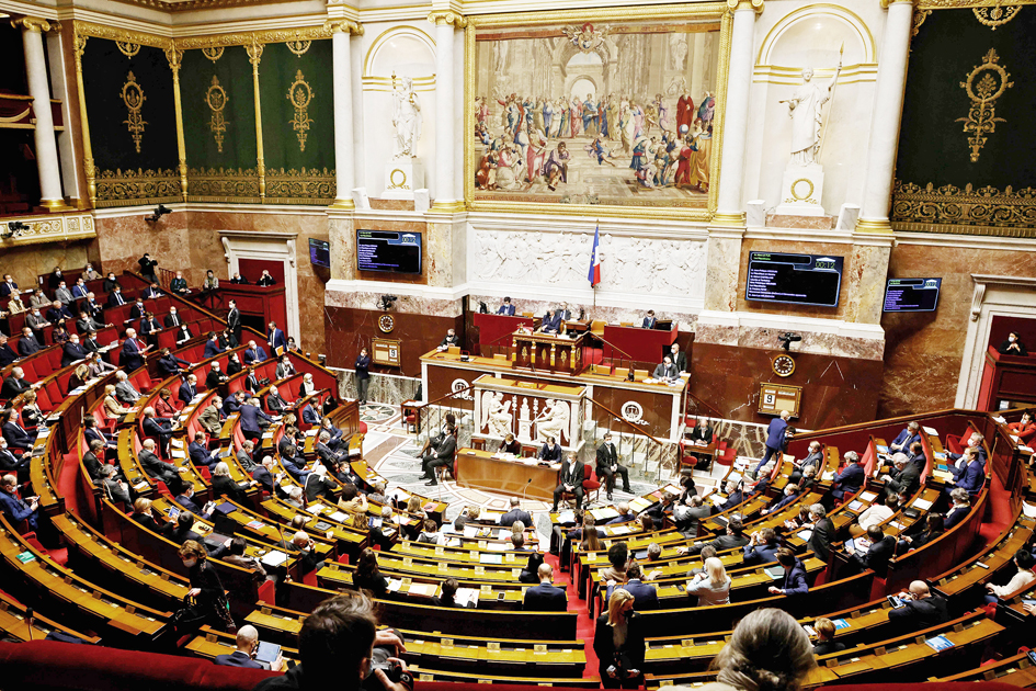 法执政党失议会绝对多数席位 / 或面临不信任动议风险