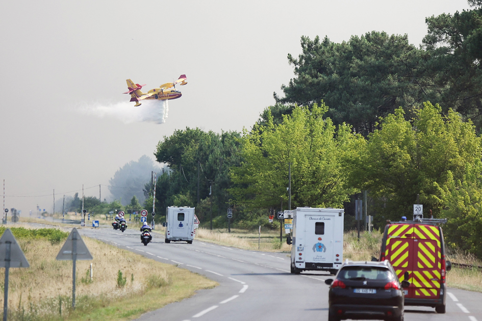 灾区营地亟需重建 法国空中消防缺物资