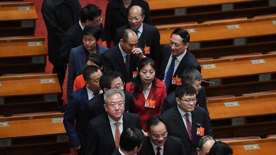 安徽省委书记郑栅洁曝光官场乱象，指部分中共官员“虚、躲、冷、粗、假”，出工不出力，一级骗一级。示意图(图片来源：Getty Images)