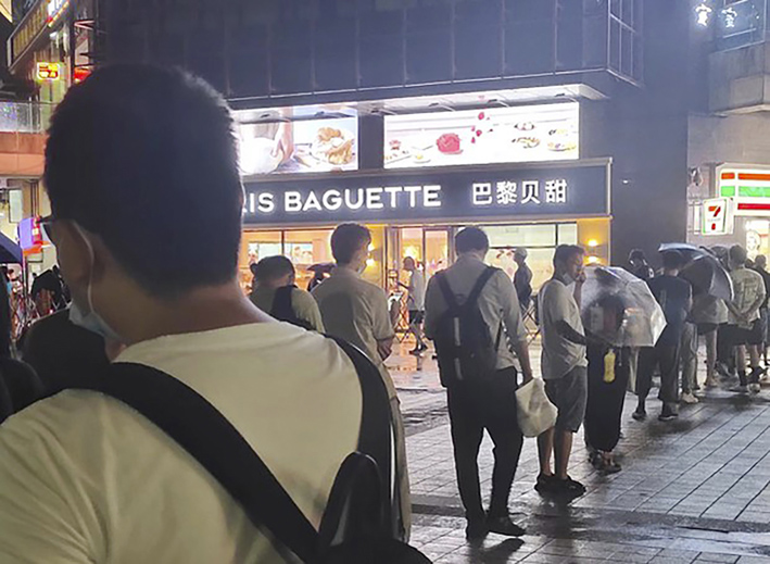 上海“巴黎贝甜”被罚 民间炸锅