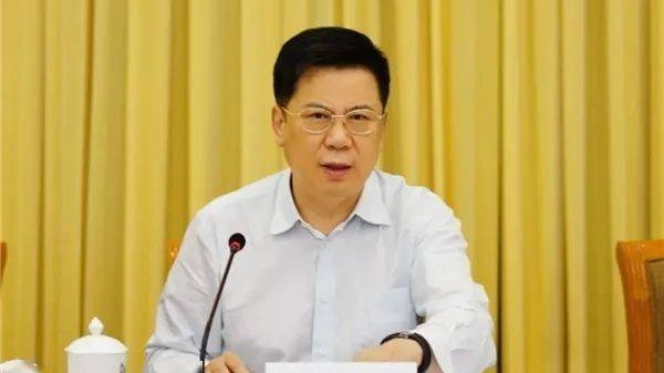 亏空300亿公款  人寿保险前党委书记王滨被捕 (图)