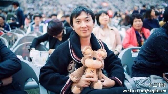 躲祸？王思聪退出万达集团董事会窜热搜 (图)