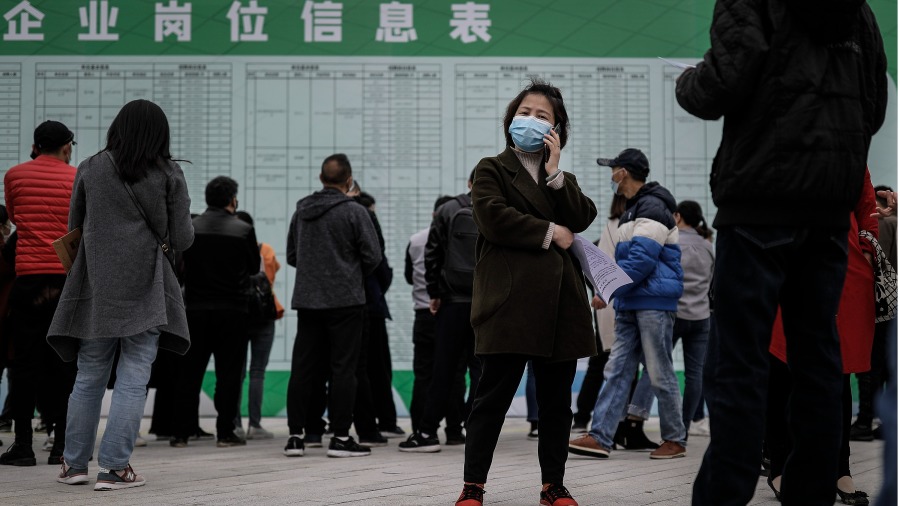 害怕失业的中年人  疯狂学起新技能 (图)