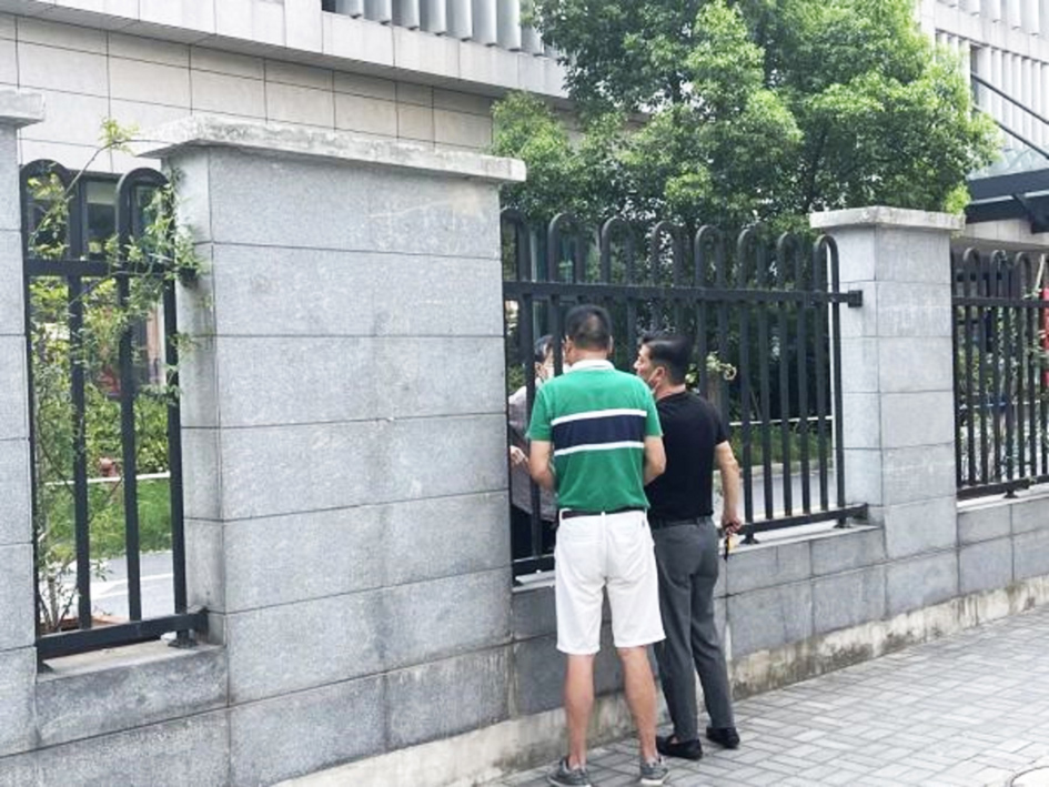 上海养老院的老人被封闭管理 / 不接种疫苗的老人没有探望权