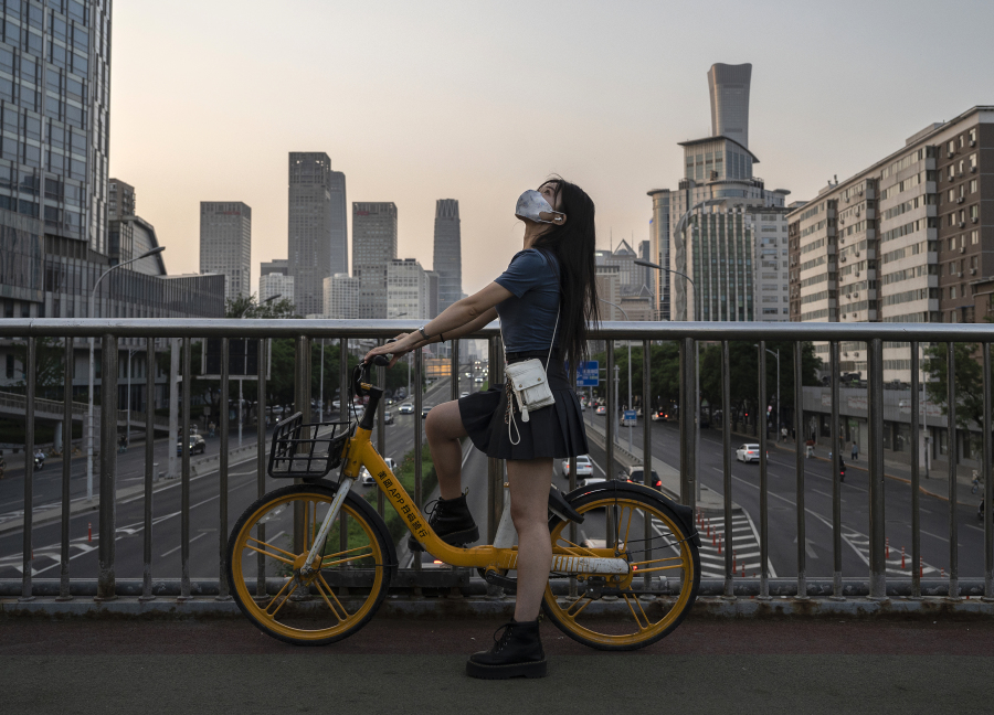疫情下的年轻人，生活没有希望（图片来源：Kevin Frayer/Getty Images）