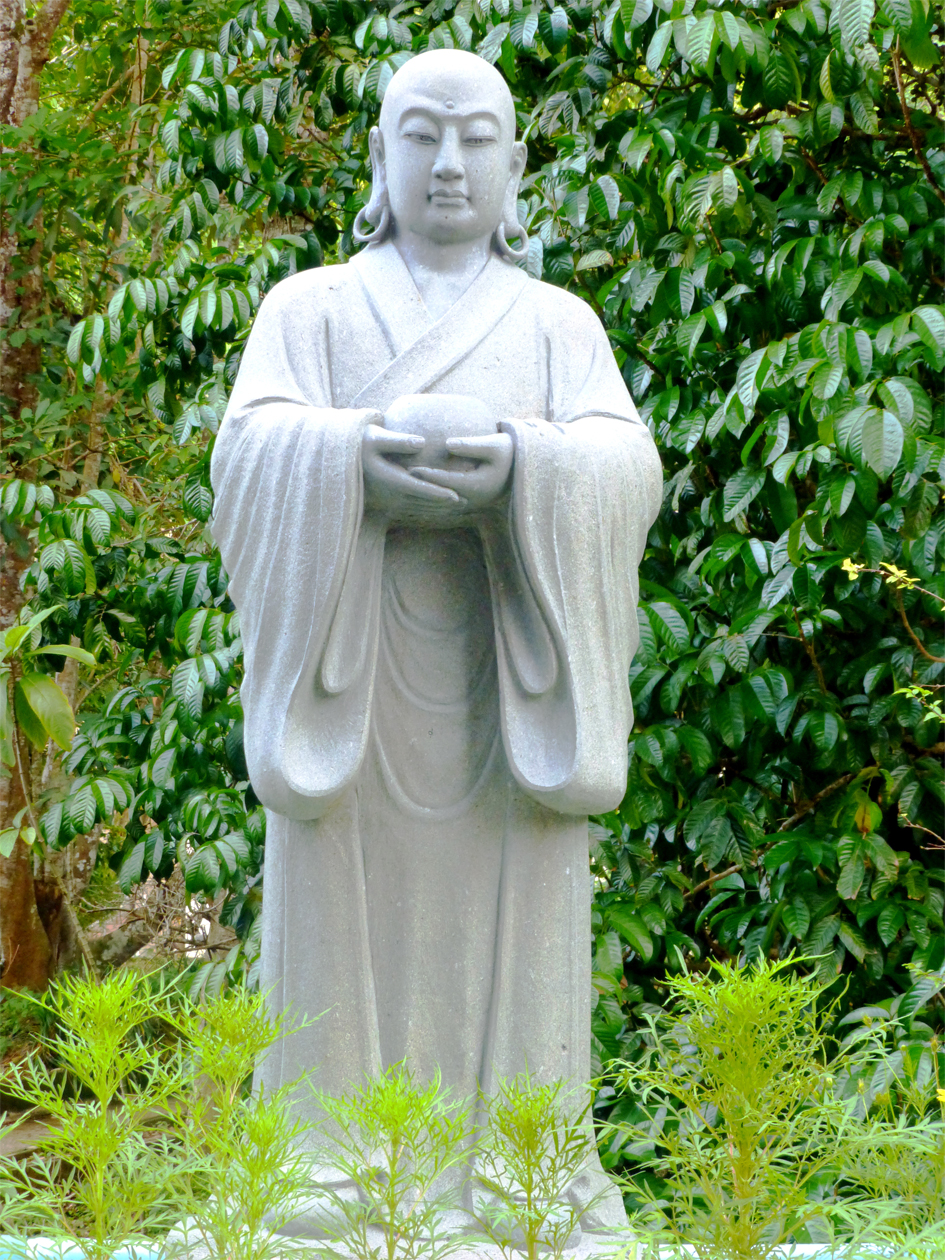 泰国宋卡府龙象山寺的汉传佛教风格阿难尊者石雕(Photo Dharma/wikipedia/CC BY 2.0)