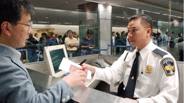 习近平三连任后  中国富人启动 “ 集体外逃 ” 计划 ？(图)